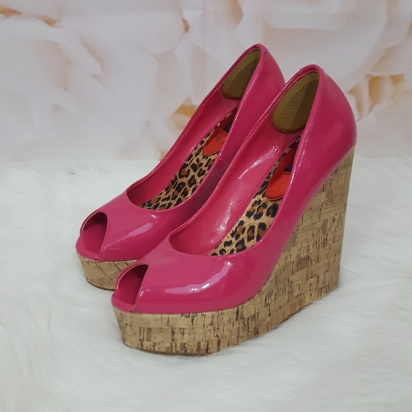 Fredrick's of Hollywood Hot Pink Patent Wedges 7 - Picture 2 of 6